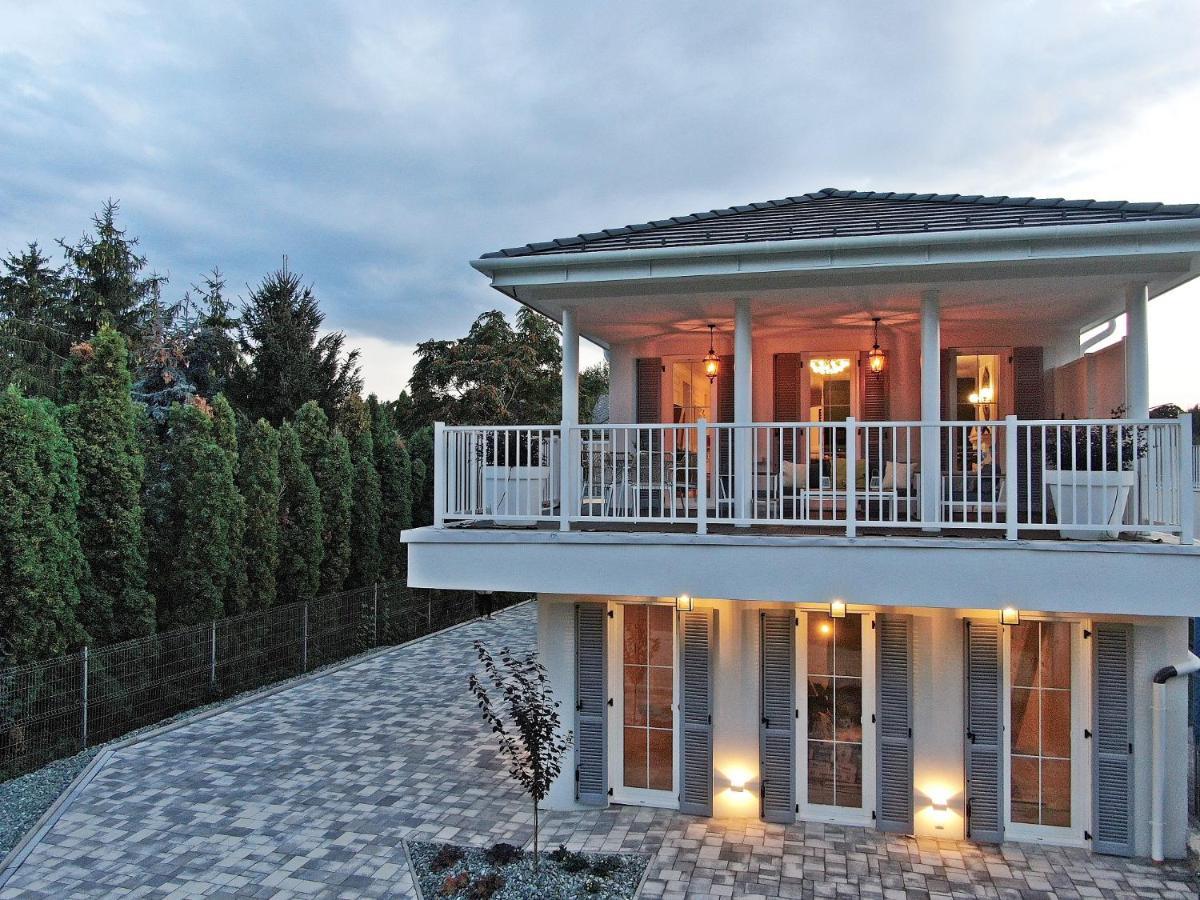 The Doors Luxury Apartment Mosonmagyarovar Exterior photo